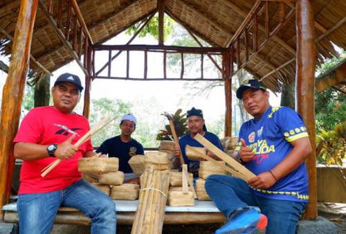 Ini Jenis Dedaunan di Muba Pengganti Plastik untuk Wadah Daging Kurban