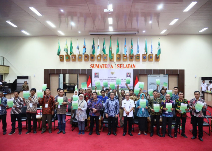 Presiden Jokowi Serahkan SK HUTSOS dan  TORA bagi 7 Kabupaten di Sumsel Secara Virtual