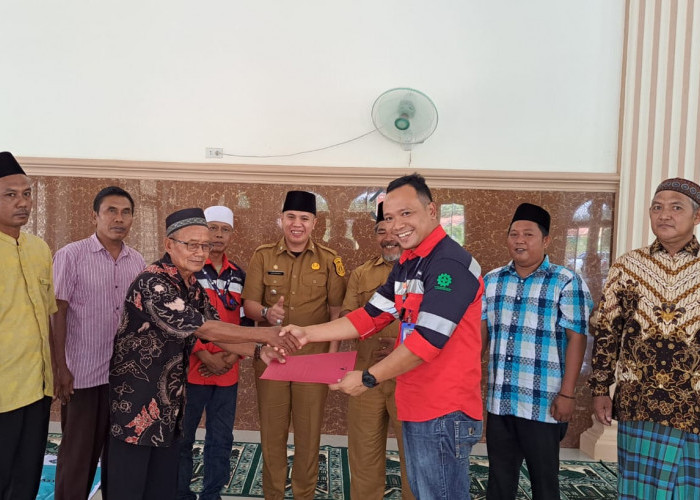 Berkat Perhatian PJ Bupati, PT PMC Serahkan Bantuan CSR Rp 100 Juta Ke Panitia Pembangunan Masjid Al Mutaqqin 