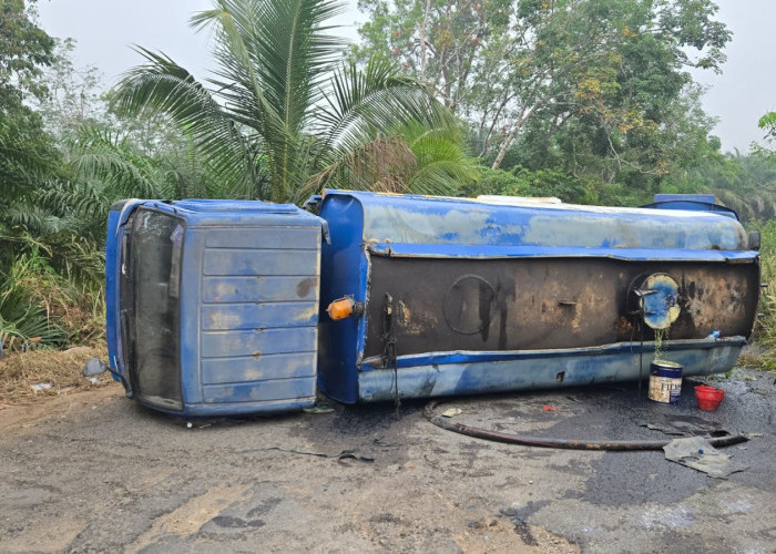 Truk Tangki Muatan Solar Olahan Terguling di BHL, Polisi Bongkar Lokasi Bleaching Minyak