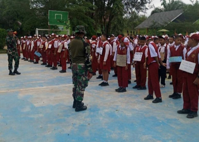 Babinsa Berikan Materi PBB Pada Siswa SMP Negeri 1 Sungai lilin