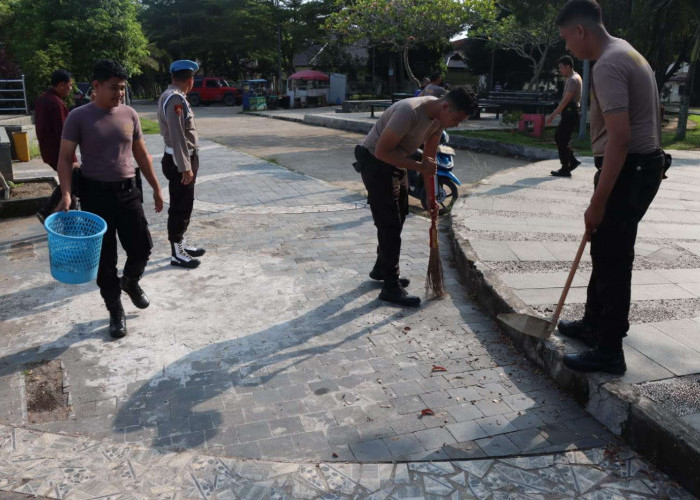 13 Polsek di Polres Muba Hari Ini Serentak Gelar Bersih-Bersih Lingkungan