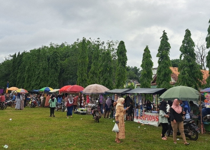 TPS Dikumpulkan Disatu Titik, Muncul Pasar Dadakan di Desa Sumber Rejeki