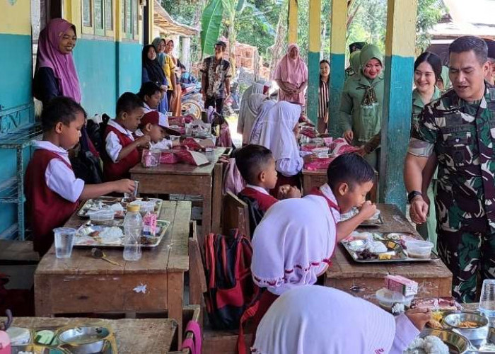 Kodim 0401 Muba Gelar Program Dapur Masuk Sekolah di SDN 2 Pinang Banjar Kecamatan Sungai Lilin