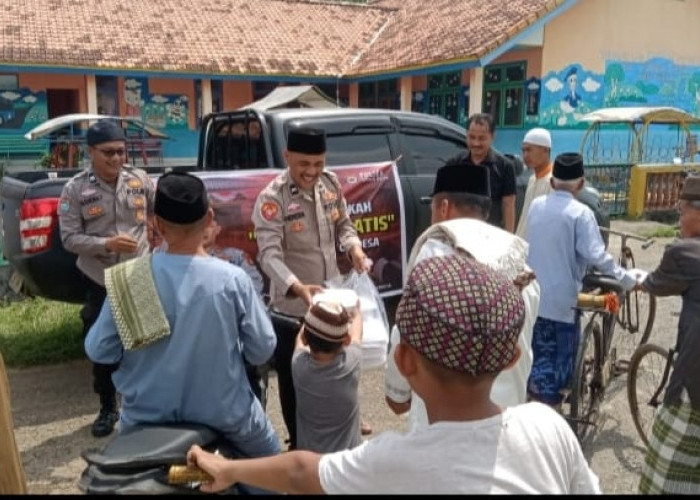 Program Jumat Berkah, Polsek Sanga Desa Berbagi Makanan Gratis 