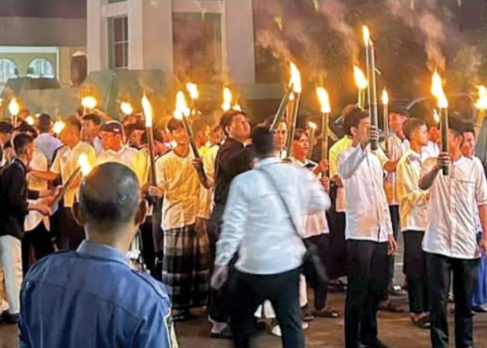 Semarak Pawai Obor Rumah Tahfidz An Nuur Sekayu, Syiar Ramadan 1447 H Hangatkan Malam Kota