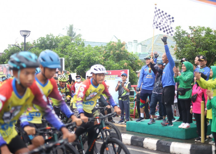 HUT TNI, Fun Bike 50 KM Sekaligus Sisir Warga Pra Sejahtera Bagi Sembako