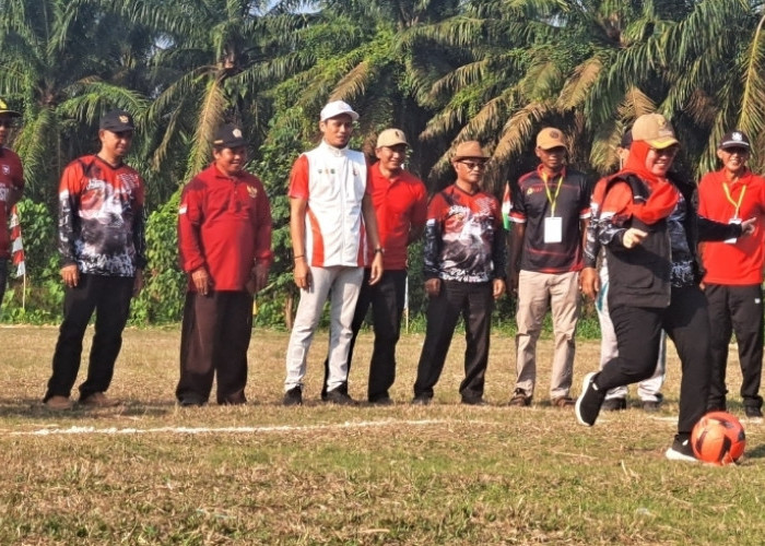Lurah Sungai Lilin Resmi Buka Turnamen Sepak Bola Teluk Kemang Cup 2026, Semarakkan HUT ke-81 RI