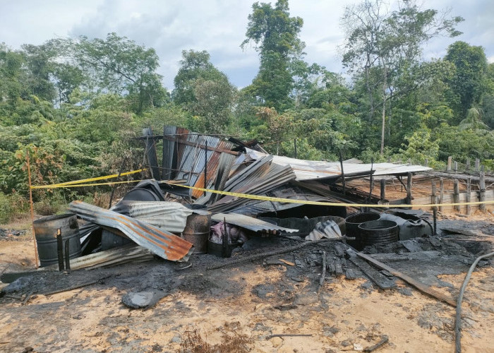 Polsek Sanga Desa Kejar Pemilik Penyulingan Minyak Ilegal Pasca Kebakaran