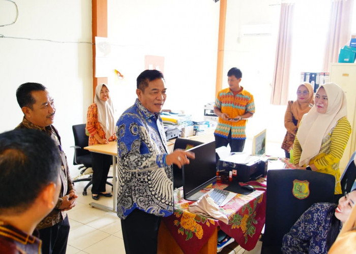 Pastikan Layanan Kesehatan Tetap Optimal Saat WFA, Bupati Muba Turun Langsung ke Puskesmas