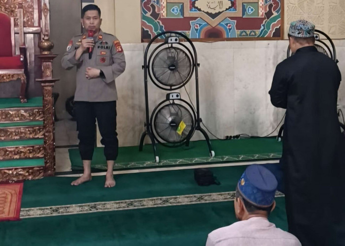 Jumat Keliling, Kapolsek Sungai Lilin Ajak Jamaah Masjid Al Amin Cegah Karhutla dan Jaga Kamtibmas