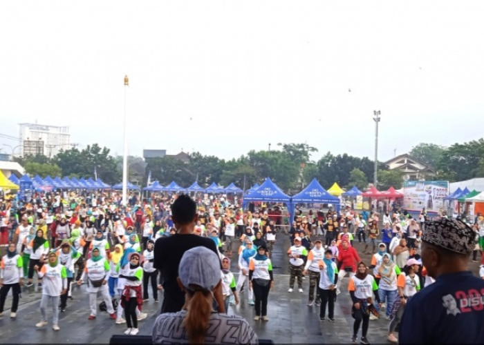 Gebyar Senam Disway, Ribuan orang Tumplek Padati Lapangan Karangpawitan Karawang