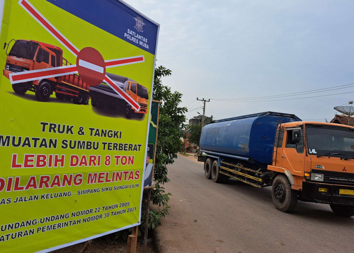 Tak Indahkan Himbauan, Kendaraan Angkutan Muatan Berat Masih Lintasi Jalan Talang Siku - Keluang