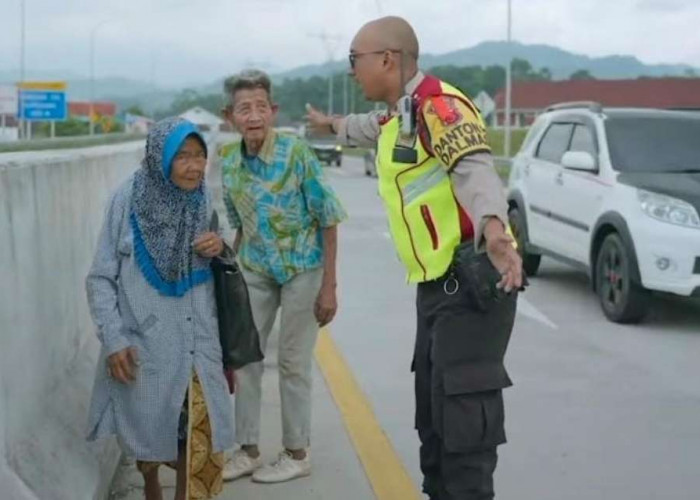 Inilah Identitas Lansia Yang Berjalan Terlusuri Tol, Demi Temui Cucu