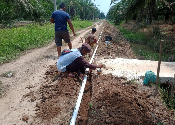 Desa Tenggulang Baru Tahun Ini Benahi Jalan Produksi, Buat Sumur Bor Serta Jaringan Air Kerumah Warga