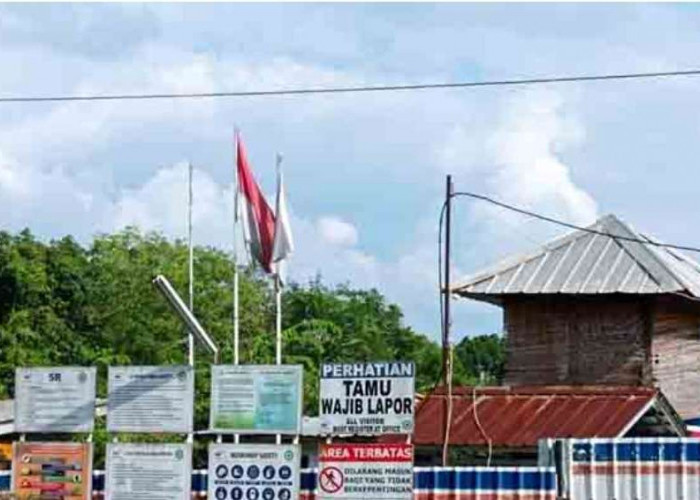 Momen HUT RI Ke-78, Ditemukan Bendera Lusuk dan Robek Berkibar di Gudang Logistik di Kecamatan Lais