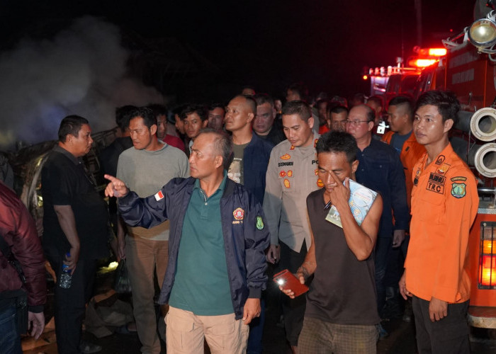 Kapolres Datangi TKP Kebakaran di Desa Talang Leban, Intruksikan Kejar Sopir dan Pemilik Minyak