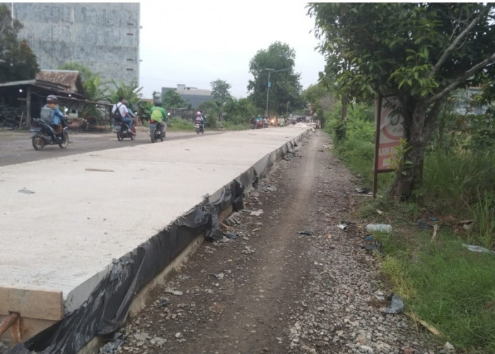 Jalan Randik Sekayu Dicor Beton, Kasat Lantas Muba Berharap Awal Desember 2024 Selesai