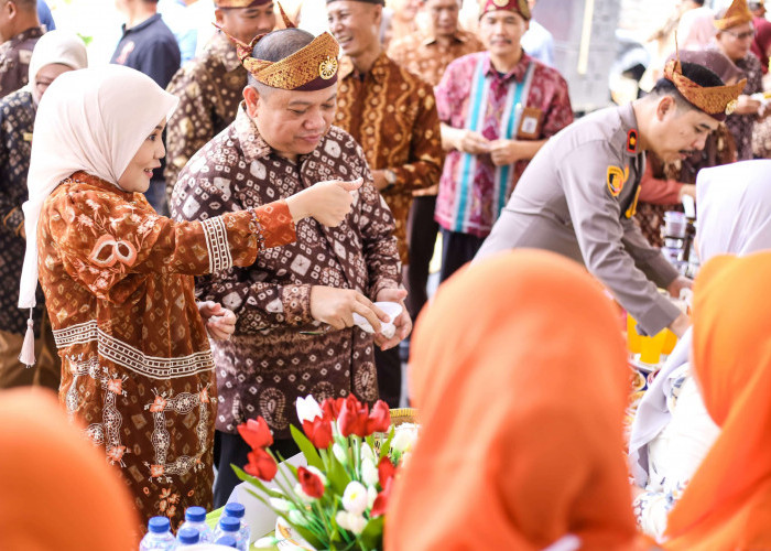 Antusias Ibu-Ibu Sajikan Cita Rasa Pindang Salai di Festival Randik 2024