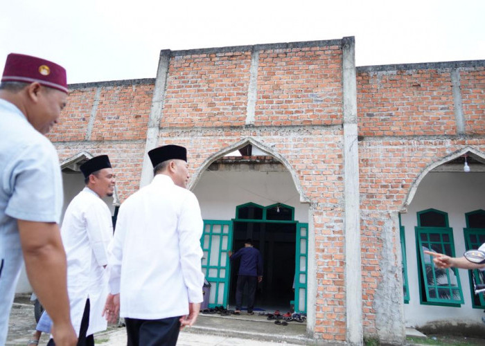 Safari Jumat, Pj Bupati Muba Bantu Pembangunan Masjid An-Nur Desa Suka Damai Plakat Tinggi