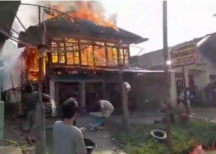 Rumah Panggung di Rawas Ulu Terbakar, Dugaan Sementara Akibat Konsleting Listrik