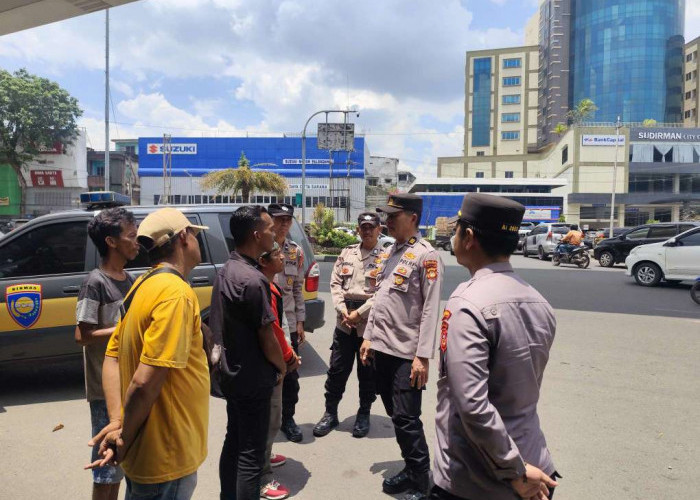 Polda Sumsel Edukasi Keamanan di Pasar Cinde dan Megahria Jelang Lebaran