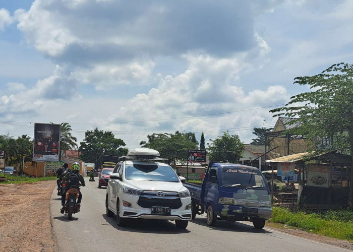 Hari Ini Puncak Arus Balik, Jalintim Ramai Kendaraan Pemudik