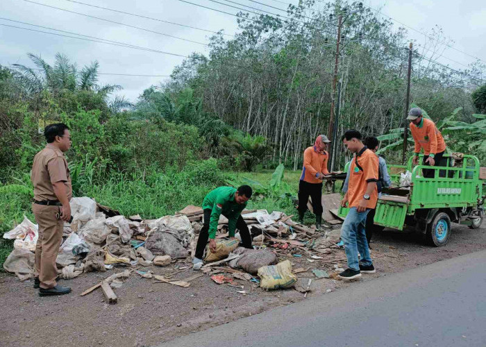Temukan Sampah Menumpuk di Jalintim, Masyarakat Diajak Buang Sampah Langsung ke TPA