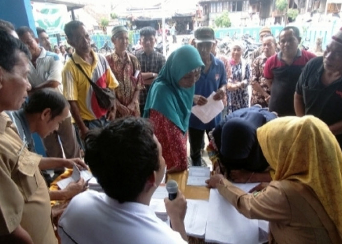 Ribuan Masyarakat Kecamatan Sanga Desa Terima Bantuan Dampak Inflasi Kenaikan BBM