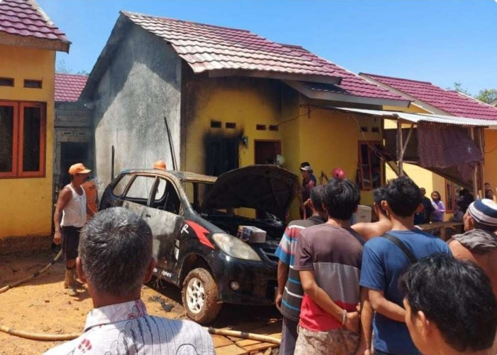 Kebakaran Sebuah Rumah di Komplek Perumahan di Betung, Api Berasal Dari Meteran Listrik, Satu Mobil Terbakar