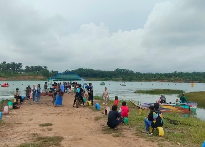 Libur Tahun Baru, Wisata Telaga Sena Ramai Didatangi Pengunjung