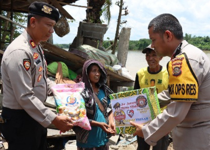 Warga Terdampak Longsor Mendapat Bantuan 