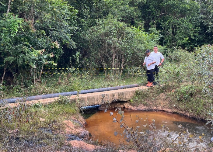 Sepanjang 8 Km Aliran Sungai di Desa Sungai Duo Tercemar Minyak Mwntah, Warga Kesulitan Air Bersih