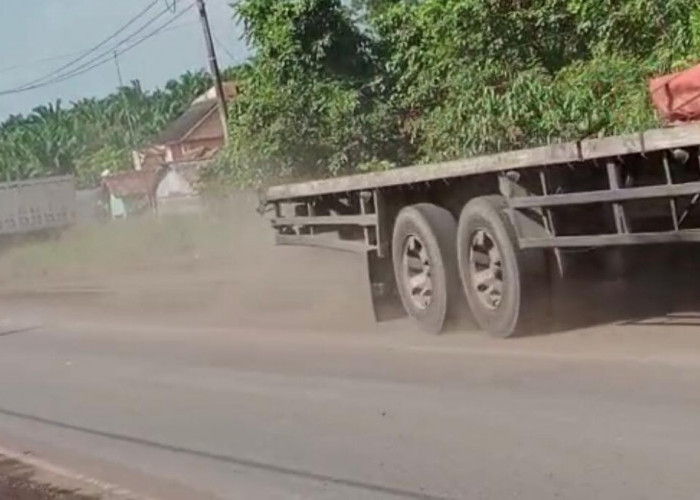 Warga Rimba Rakit, Desa Sukamaju Babat Supat Keluhkan Angkutan Batubara PT Baturona, Ini Dampak Yang Dirasakan