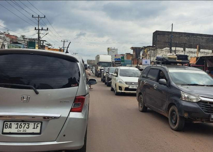 Arus Balik Jalintim Palembang–Jambi Ramai Lancar, Pemudik Padati Rumah Makan Sungai Lilin