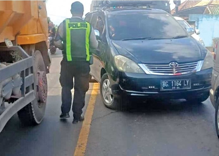 Macet Parah Jalintim Palembang–Betung Tak Kunjung Usai, Warga Menjerit, Jalan Rusak  Jadi Pemicu