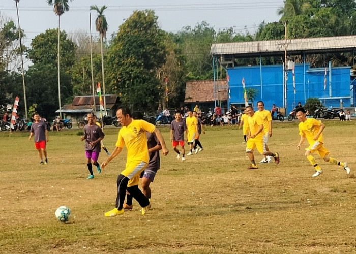 21 Tim Ikuti Turnamen Sepakbola Piala Camat Sanga Desa