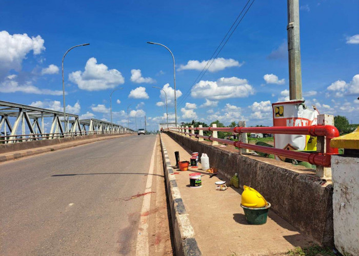 Jembatan Duplikasi Sungai Lilin di Cat Ulang, Warga Berharap Lampu Penerangan Difungsikan