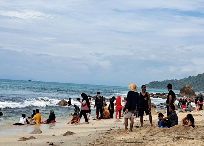 Libur Nataru, Warga Sumsel Padati Wisata Pantai di Provinsi Lampung