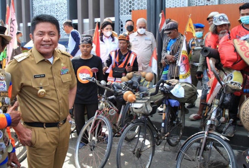 Tempuh 1600 Km Untuk Meriahkan FORNAS VI Sumsel Onthelis Laskar Jenggolo Diapresiasi Herman Deru