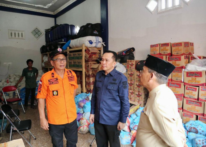 Pj Gubernur Agus Fatoni Tinjau Banjir di Muratara, Salurkan Bantuan dan Imbau Masyarakat Jaga Lingkungan