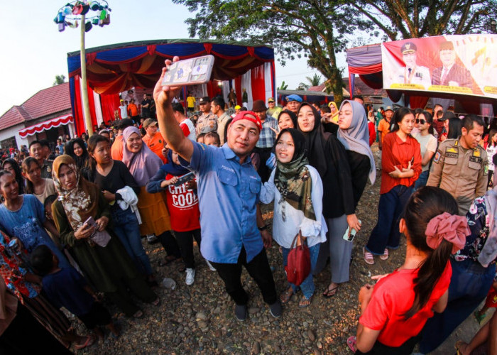Momen Serunya Pj Bupati H Apriyadi Mahmud Bersama Masyarakat Sungai Keruh 