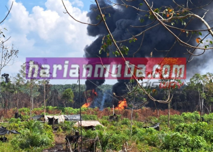 Api Masih Cukup Besar, Sumur Minyak Ilegal yang Terbakar di Dusun Parung Belum Berhasil Dipadamkan