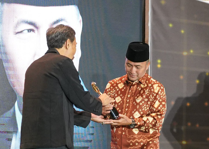 Pj Bupati Muba dianugerahi Regent Of Good Performance dari MoeslimChoice Awards 2022