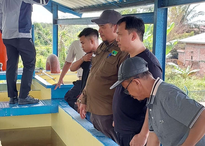 Kemarau Sebulan Ini, Pj Bupati. Apriyadi Salurkan Bantuan Air Bersih Buat Warga