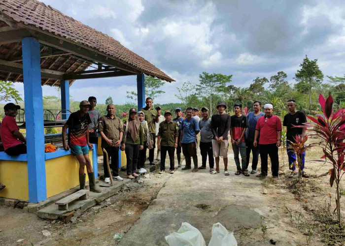 Jelang Ramadhan, Warga Desa Panca Tunggal Gelar Gotong Royong Bersihkan TPU