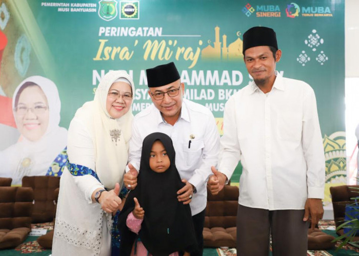 Pj Bupati Apriyadi Berangkatkan Umroh Orangtua Hafiza di Muba