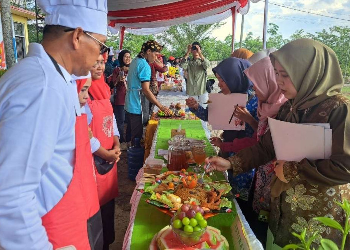 Seru! Kades dan Lurah Sungai Lilin Unjuk Gigi di Lomba Masak Nasi Goreng