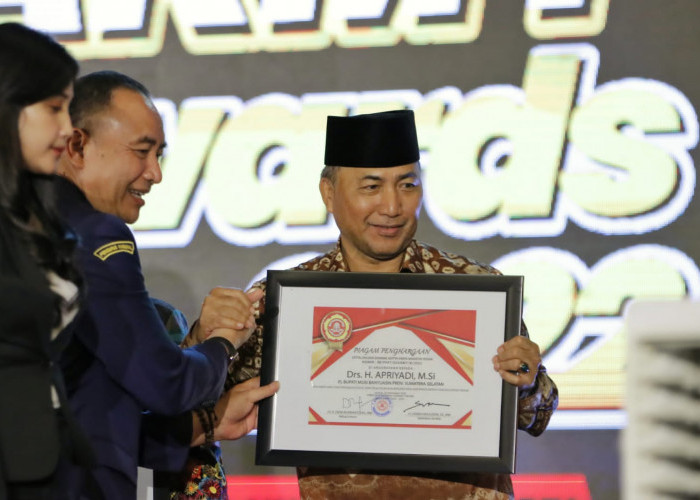 Anugerahi Satyalancana AMKY ke 57 Kepala Daerah, Salah Satunya Pj Bupati Apriyadi