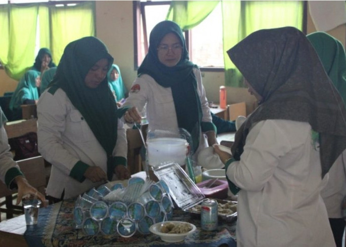 Hangat dan Penuh Makna, MAN 1 Muba Sambut Hari Pertama Sekolah dengan Halal Bihalal Keliling Kelas